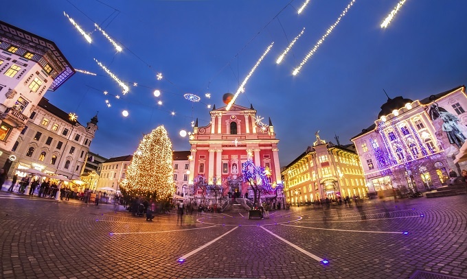 Đèn kiểu sao băng ở Ljubljana, Slovenia