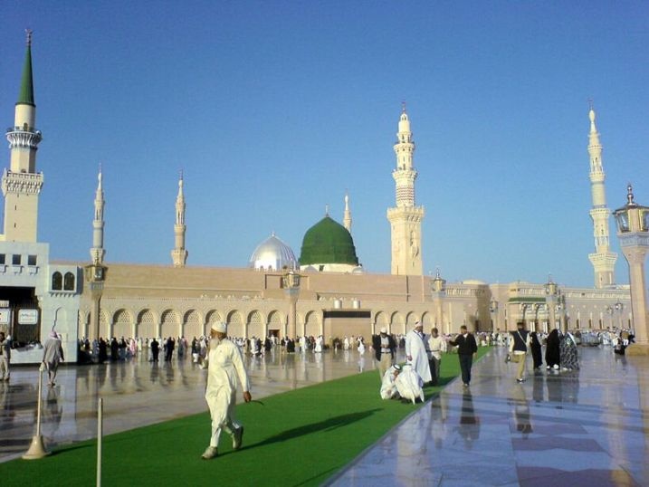 Thánh đường Al-Masjid an-Nabawi - Medina, Saudi Arabia: Còn được gọi là thánh đường Tiên Tri, do được xây bởi nhà tiên tri Mohammad, nằm tại thành phố Medina. Đây là địa điểm linh thiêng thứ 2 của người đạo Hồi. 