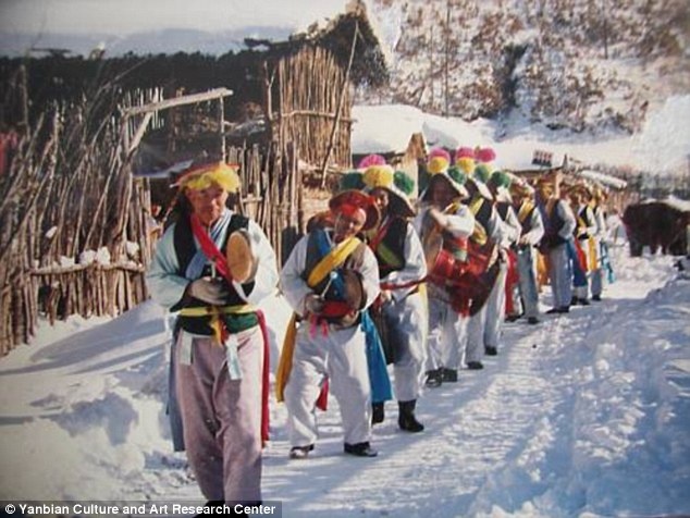 Điệu nhảy cúng thổ địa của người dân tộc thiểu số ở tây bắc Trung Quốc