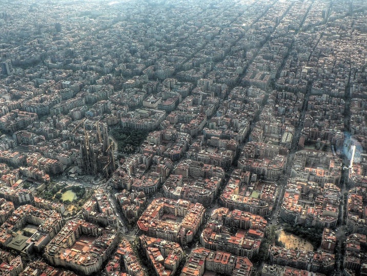 Thủ đô Barcelona của Tây Ban Nha trông giống như một thành phố trong phim khoa học giả tưởng.