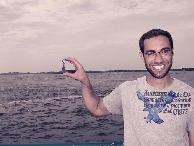 “Cầm” tượng Nữ thần Tự Do, New York. Ảnh: Flickr