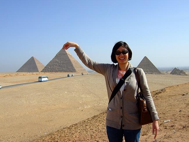 “Túm” chóp kim tự tháp ở Giza. Ảnh: Flickr