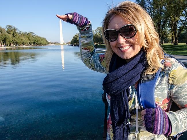 “Ép” đài tưởng niệm Washington. Ảnh: Flickr