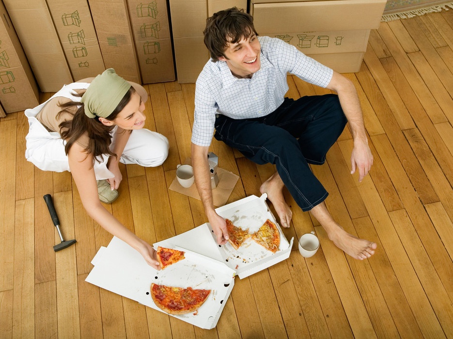 “Reddit’s Random Acts of Pizza” là nơi người cần thức ăn có thể yêu cầu mang đến nhà một cái bánh pizza vì bất cứ lý do gì. Đôi khi người cho cũng nhận lại một món quà từ người nhận, nhưng một vật phẩm lưu niệm chẳng hạn. Tuy nhiên, ý tưởng tặng pizza chủ yếu là vì người cho có thể tặng cho người nhận. Hành động này chứng tỏ rằng, những người lại có thể tử tế với nhau ngay cả trên internet.