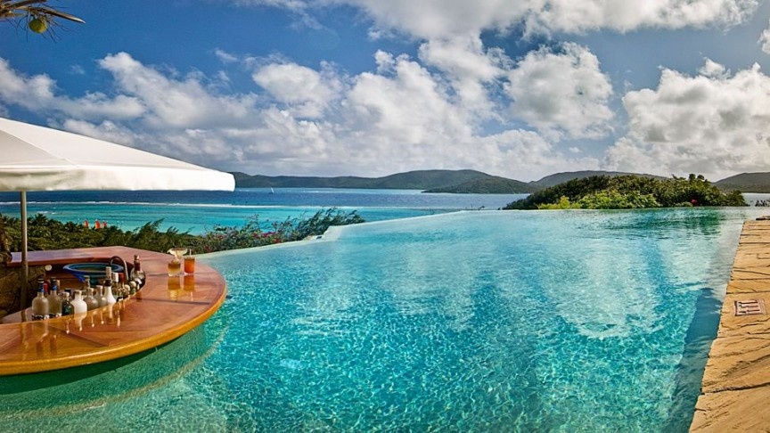 Đảo Necker thuộc quần đảo Virgin, Anh: Tỷ phú người Anh Richard Branson sở hữu một phần đất tại quần đảo này. Hòn đảo rộng 74 mẫu của ông là khu nghỉ dưỡng sang trọng dành cho nhiều nhất là 28 khách. Đảo Necker là nơi lý tưởng cho đám cưới và nghỉ dưỡng đối với các du khách hầu bao rủng rỉnh. Những cái tên đình đám trong làng giải trí như Steven Spielberg, Oprah Winfrey và công nương Diana từng đến nghỉ tại đây.