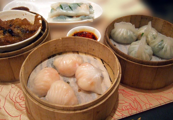 2. Vancouver, Canada: 2014 là một năm khởi sắc cho các nhà hàng ở Vancouver, nhưng nổi tiếng nhất ở đây chính là món dim sum. Do ở đây có một cộng đồng người Hoa rất lớn, nên tìm món dim sum chính hiệu với nhân thịt hoặc cá vừa miệng ăn là hoàn toàn đơn giản. Các địa chỉ dim sum nổi tiếng có thể kể đến Victoria và số 41st Avenue. (Ảnh: blogto)