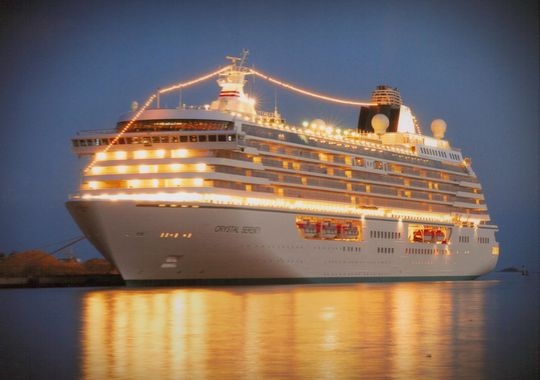 Du thuyền Crystal Serenity, nơi bà Lee sống 7 năm qua.