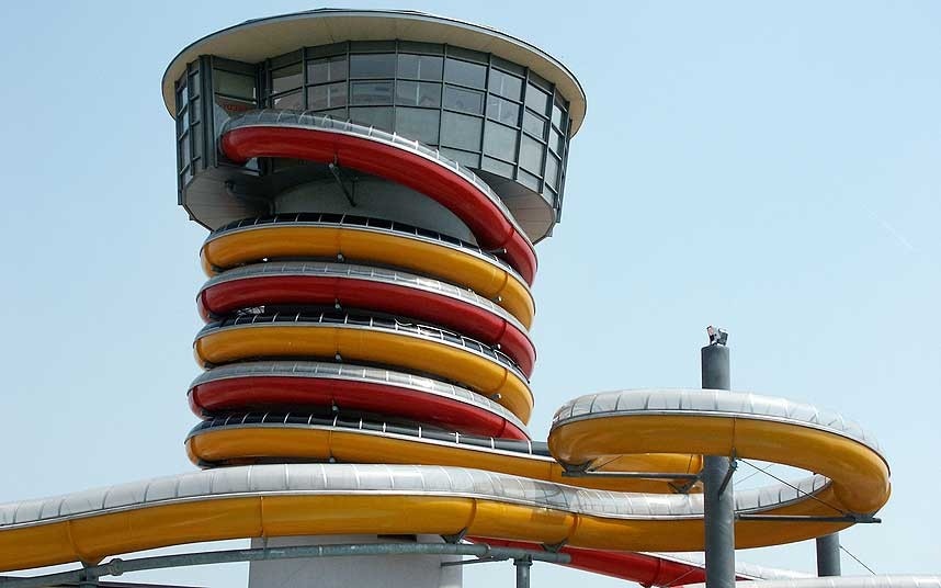 Twister and Speedy, Áo: Cao 22 m, dài gần 200 m, đây là đường ống trượt trong nhà dài nhất châu Âu.