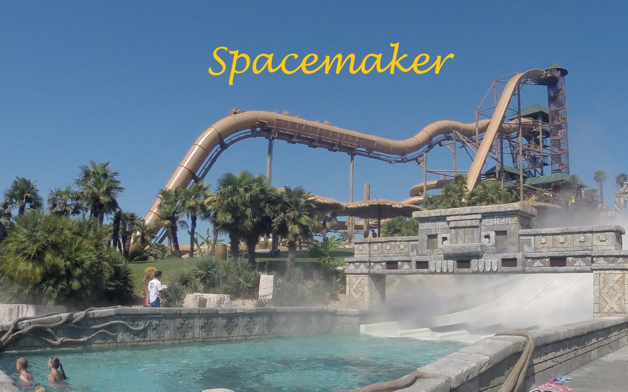 Captain Spacemaker, Italy: Đường trượt nằm tại công viên nước Aqualandia ở Jesolo, Venezia, Italy, có độ dốc 60 độ, cho tốc độ lên tới xấp xỉ 100 km/h. Đây còn được biết tới với tên gọi “máng trượt của VIP” do có nhiều sao tới đây giải trí. Máng trượt có độ cao 40,2 m trước khi đổ xuống một bể bơi bên dưới.