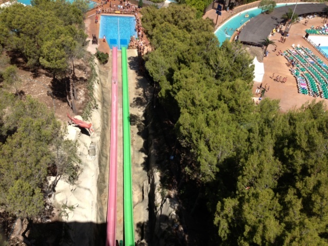 NVertiGo, Tây Ban Nha: Nằm tại công viên nước Aqualandia, Benidorm, Tây Ban Nha, đường trượt được mở từ năm 2013 và cũng là đường trượt tự do cao nhất châu Âu. VertiGo có độ cao 108.3 m, tốc độ lên tới 96,5 km/h. Đường trượt nằm trên sườn đồi, có thể ngắm cảnh Benidorm từ độ cao này.