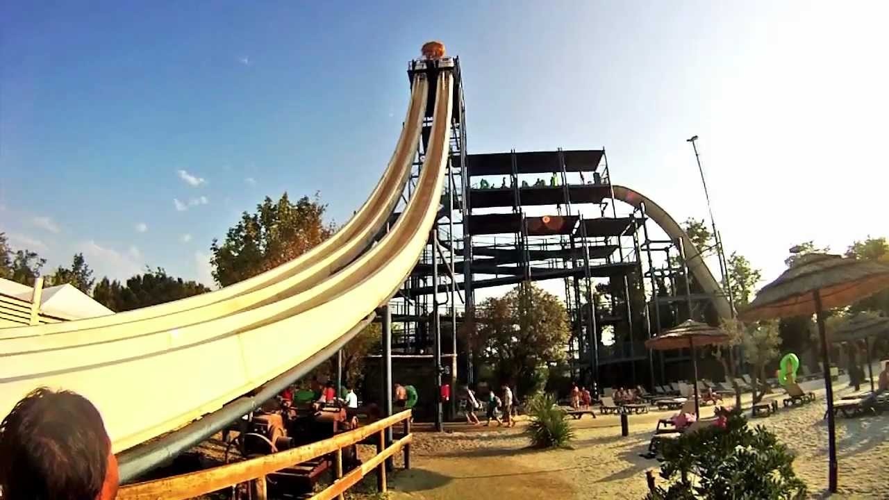 Stukas BOOM, Italy: Nằm tại công viên nước Caneva World Aqauapark, Lazsie, Italy, 2 đường trượt song song cao 32 m, tốc độ 80,4 km/h.