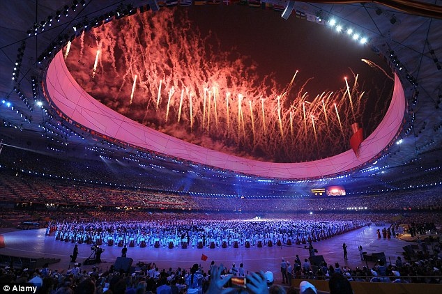 Trung Quốc từng sử dụng công nghệ bắn mây trong lễ khai mạc Olympic Bắc Kinh năm 2008 để giữ cho sân vận động được khô ráo. 