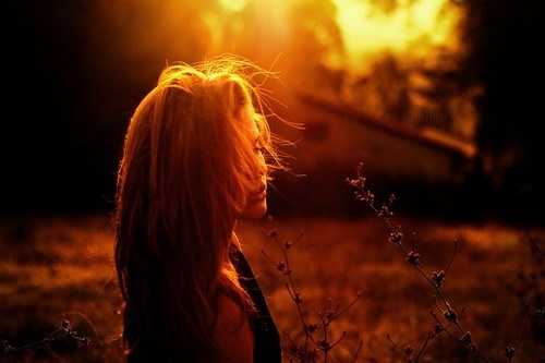 Cấm hát khi mặt trời lặn: Ở Honolulu, Hawaii, bạn không được phép hát rống lên vào lúc hoàng hôn. Vì vậy, một lúc nào đó nếu bạn bất chợt cao hứng muốn ca hát hay luyện giọng, hãy nhớ tới luật.