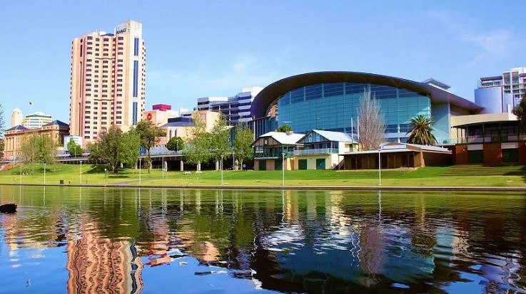 Adelaide, Australia: Nằm ở miền nam Australia, Adelaide được coi là một trong thành phố đáng sống nhất thế giới. 85% rác thải được thành phố tái chế. Đây cũng là một trong những thành phố có môi trường bền vững nhất Australia.