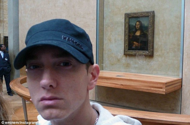 Eminem selfie cùng nàng Monalisa.