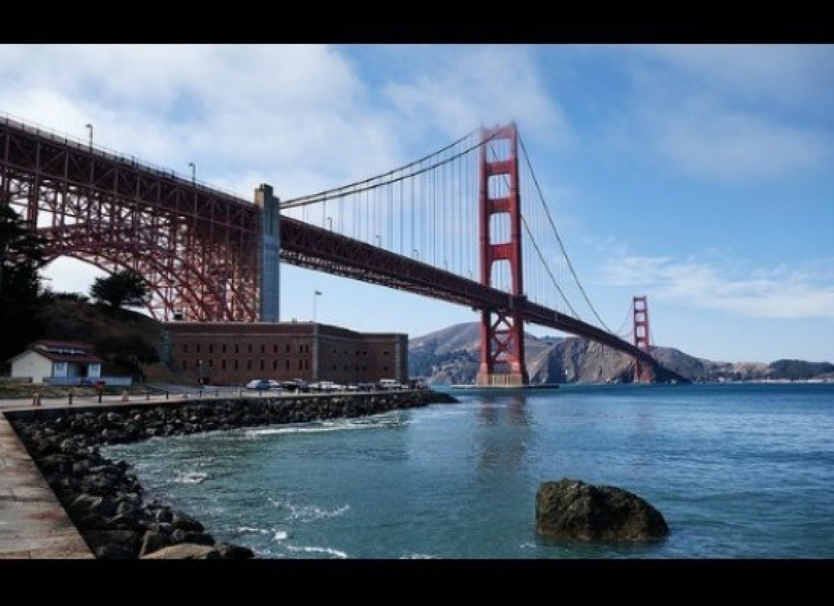 San Francisco, Mỹ & Tokyo, Nhật Bản - phim “Big Hero 6″: Địa danh San Fransokyo, sự kết hợp thú vị giữa San Francisco và Tokyo, chính là bối cảnh của bộ phim hoạt hình được đề cử Oscar Big Hero 6. Phim là sự hòa trộn giữa hai thành phố lớn của Mỹ và Nhật, với hình ảnh cây cầu Cổng Vàng nổi tiếng ở San Francisco cùng những đền đài của Nhật.