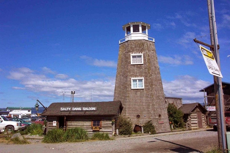 Salty Dawg Saloon là một quán bar nổi tiếng ở Homer Spit, Homer, Alaska, Mỹ. Đây là quán bar duy nhất trong vòng hơn 7km dọc con đường đến vịnh Kachemak Bay. Du khách thường lái xe đến cảng Homer Boat qua con đường xây ngầm dưới đại dương dài nhất thế giới để đến quán bar này. 