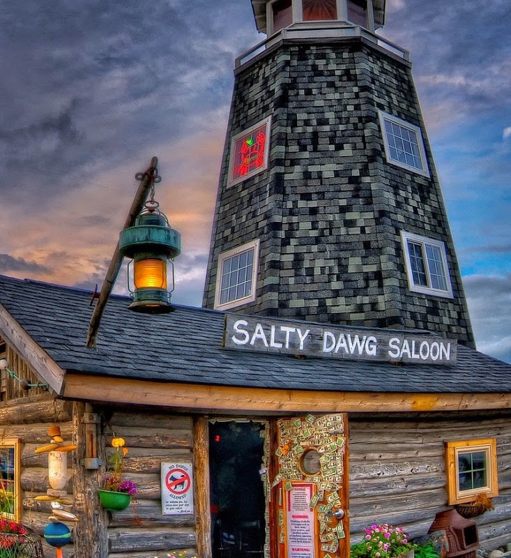 Salty Dawg Saloon được mở năm 1897. Trong 20 năm đầu tiên, nơi đây được dùng làm bưu điện đầu tiên của thị trấn, ga tàu lửa, cửa hàng, văn phòng cho mỏ than. Năm 1909, một tòa nhà thứ hai được xây dựng, và nơi đây biến thành trường học.