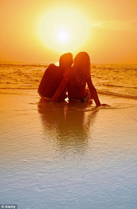 Tận hưởng những giây phút hoàng hôn lãng mạn ở Maldives.