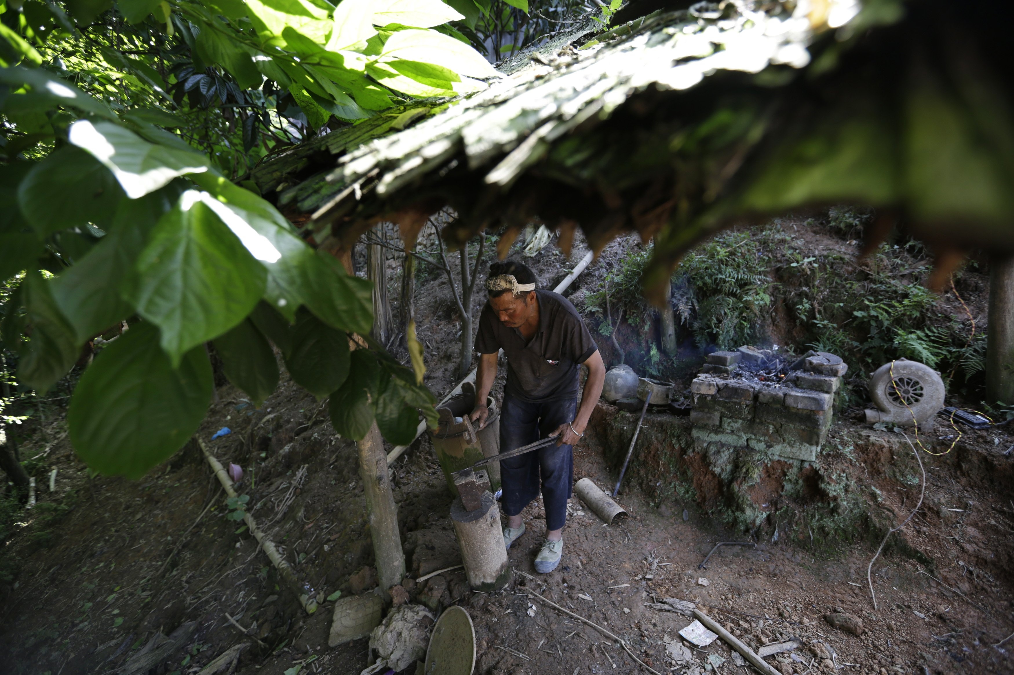 Lịch sử súng ống của Basha bắt nguồn từ hàng trăm năm trước, khi dân làng phải bảo vệ đất đai khỏi lũ gấu sống ở một khu rừng gần đó. Suốt nhiều năm ròng, người làng dùng súng làm phương tiện săn bắn thú rừng để lấy thức ăn.