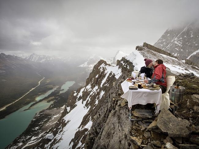 Màn cầu hôn “dựng tóc gáy” này do Rossel Sabourin tự lên ý tưởng và thực hiện, với mục đích gây ấn tượng mạnh với cô bạn gái Shannon.