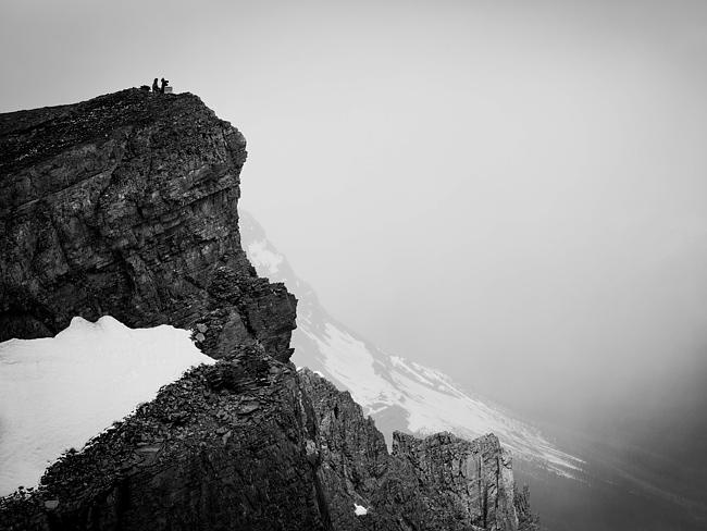 Cặp đôi cùng quê ở Winnepeg, Canada đã mất 2,5 giờ đồng hồ để leo lên đỉnh núi trên dãy Canadian Rockies.