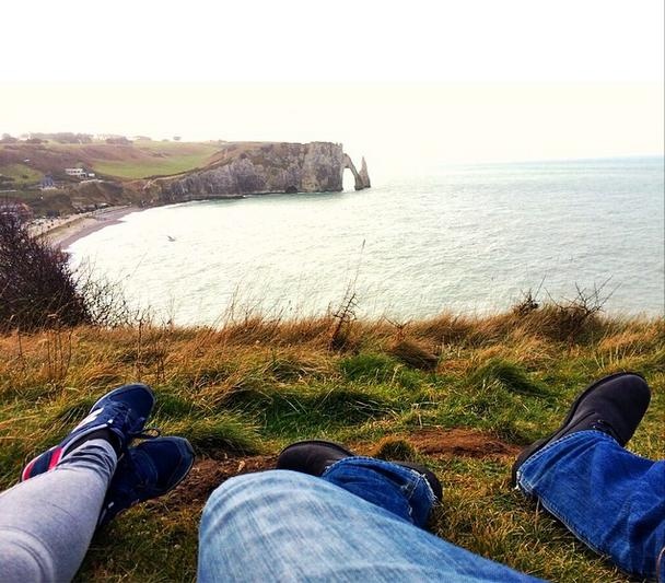 Étretat Cliffs, Normandy, Pháp: Thật khó có thể bỏ qua chiếc cầu vòm tự nhiên ở Étretat mà không chụp ngay một bức selfie!