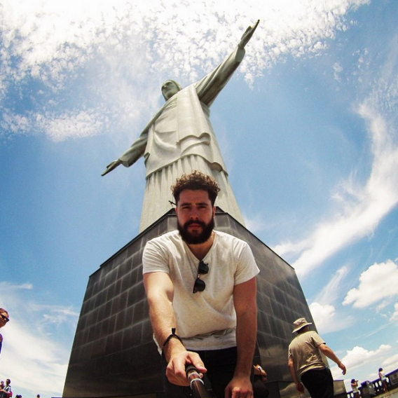 Tượng Chúa cứu thế, Rio de Janeiro, Brazil: Đây là một trong những địa điểm yêu thích nhất của tín đồ selfie trên toàn thế giới.