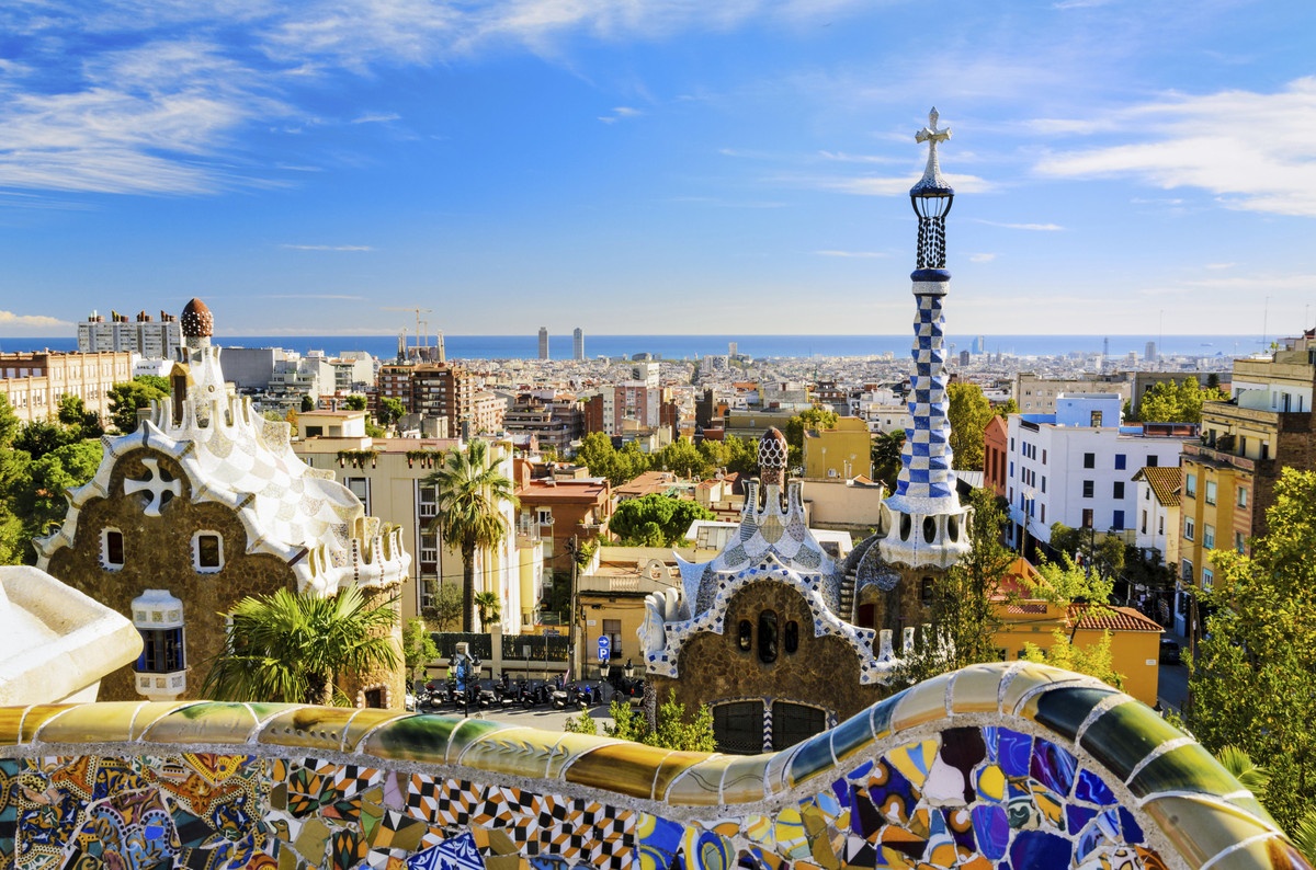 arcelona từng được bình chọn là một trong 10 thành phố đẹp nhất thế giới và cũng là nơi thu hút khách du lịch nhiều nhất Tây Ban Nha.