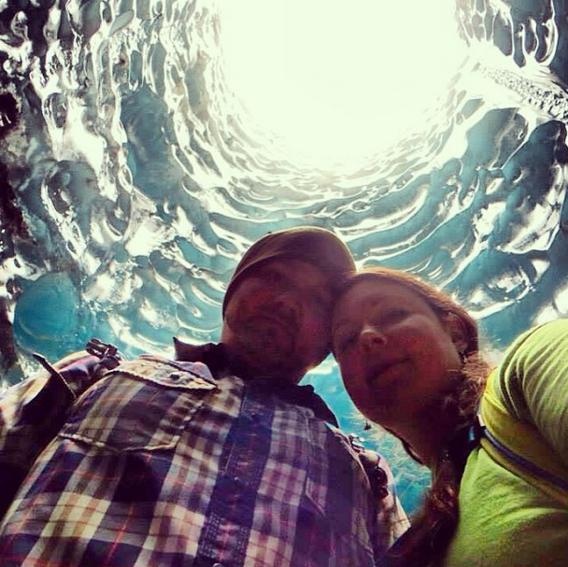 Sông băng, hang băng Mendenhall, đông nam Alaska: Nếu bạn muốn trải nghiệm cảm giác sống trong một tảng băng kiểu Eskimo thì hãy đến địa danh này.