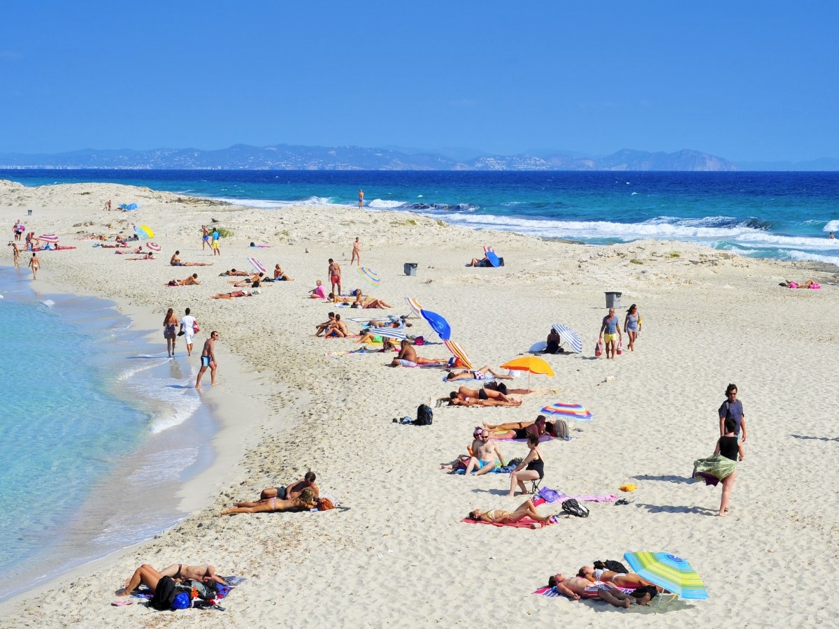 5. Playa de Ses Illetes, Formentera, Spain: Thời gian lý tưởng nhất là đầu mùa hè, khi du khách chưa đổ đến đây quá đông.