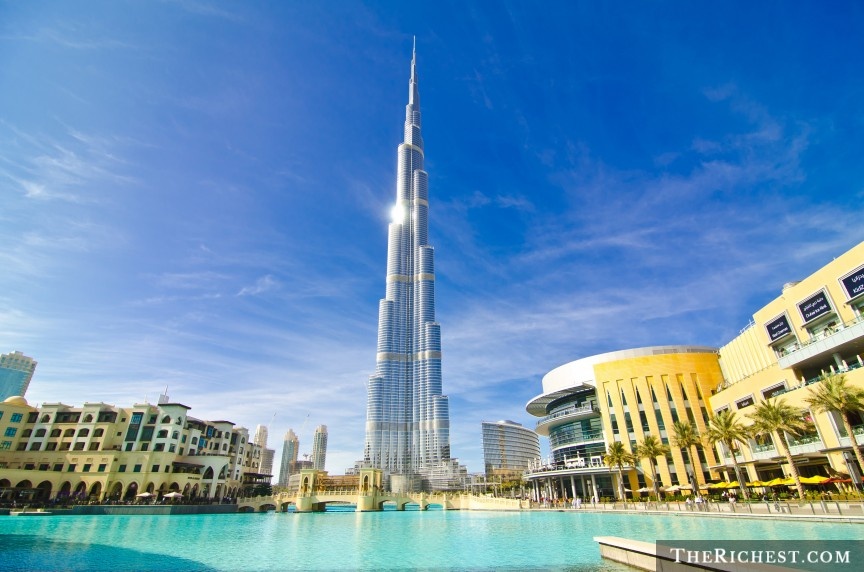 Tòa nhà cao nhất thế giới Burj Khalifa: Đây là trung tâm mua sắm, giải trí, khách sạn vô cùng nhộn nhịp với nhiều khu khác nhau. Từ tầng 124 của tòa nhà này, du khách có thể chiêm ngưỡng toàn cảnh Dubai bằng kính thiên văn.