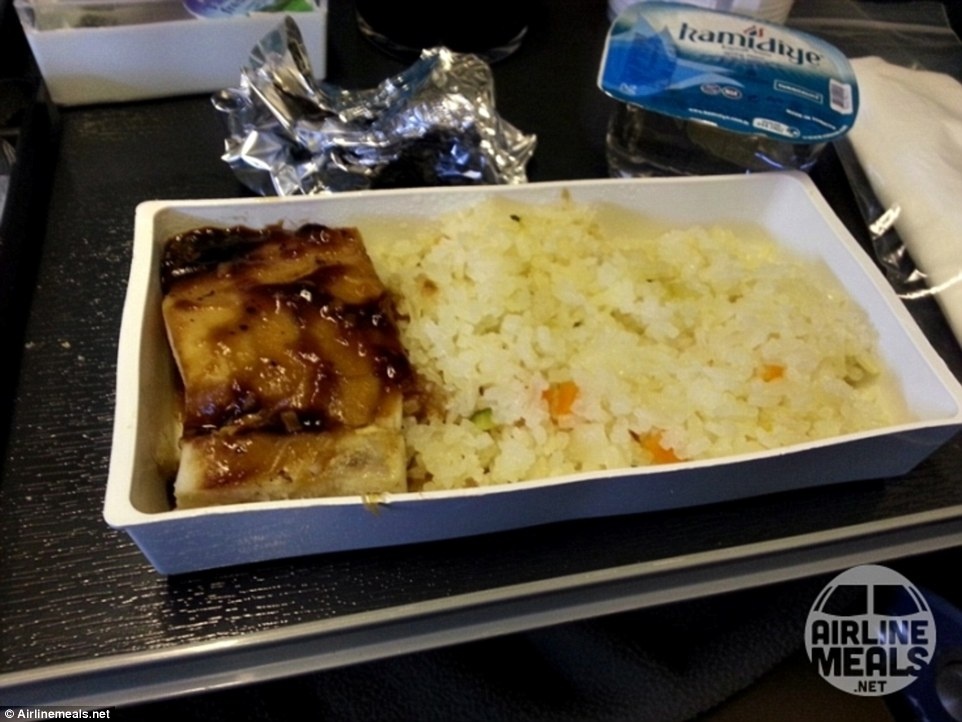 Món cá khô của hãng Singapore Airlines từ Nam Phi đi Singapore bị than phiền là tẻ nhạt và không ăn nổi.