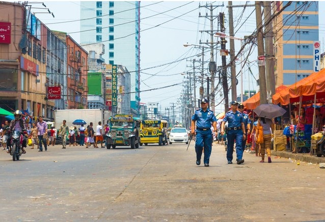 Philippines: Năm 2013 có 150 vụ bắt cóc ở Philippines, chủ yếu ở những bãi biển đẹp thuộc quần đảo Zamboanga, Mindanao và Sulu ở miền nam. Nạn nhân hầu hết là khách du lịch từ Trung Quốc, châu Âu, Australia và Mỹ. Các nhóm khủng bố như Abu Sayyaf thường nhận trách nhiệm về các vụ bắt cóc. Cướp biển vùng Sulu cũng bắt cóc du khách từ các bãi biển và khu nghỉ dưỡng. Hầu hết những người bị bắt cóc đều được trả về an toàn, nhưng có một vài vụ khủng bố chặt đầu con tin khi không thương lượng được với chính phủ. Phía bắc và miền trung Philippines đều khá an toàn cho du khách, vì vậy bạn chỉ cần trách khu vực phía nam.