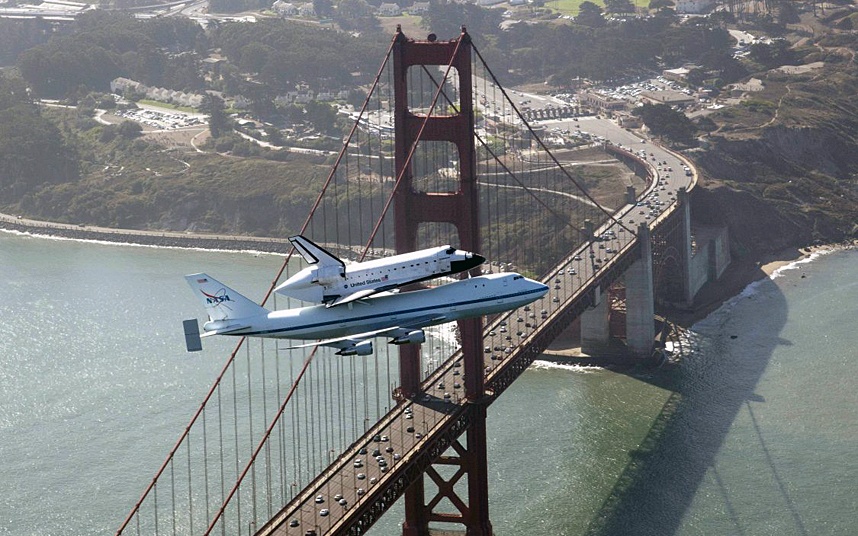 Cầu Cổng Vàng (Mỹ): Cây cầu nổi tiếng nhất nước Mỹ này là một cây cầu treo nối liền Cổng Vàng, cửa ngõ vào của vịnh San Francisco và Thái Bình Dương. Được hoàn thành vào năm 1937, Golden Gate từng là cây cầu treo dài nhất thế giới và là biểu tượng của San Francisco, bang California với chiều dài 2.737m. Cây cầu từng xuất hiện trong rất nhiều bộ phim nổi tiếng như Vertigo(1958), The Towering Inferno (1974), Bond movie A View To A Kill (1985), Interview With The Vampire (1994).