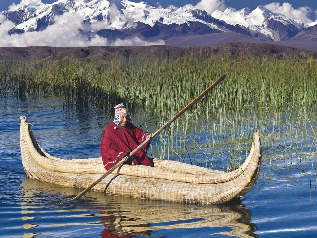Hồ cao nhất thế giới – hồ Titicaca, Bolivia-Peru: Hồ Titicaca nằm trên dãy Andes thuộc miền nam châu Mỹ, dài 200 km, rộng 66 km với diện tích 8.330 km2. Độ cao của mặt hồ so với mặt nước biển là 3.813 m. Đây là hồ nước ngọt có độ cao nhất so với mặt nước biển, là hồ lớn thứ hai ở Nam Mỹ.