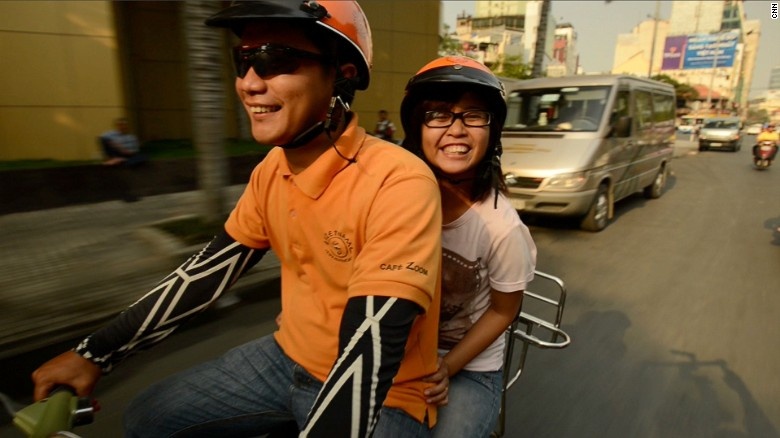 Khach Tay chia se trai nghiem tour o TP HCM hinh anh