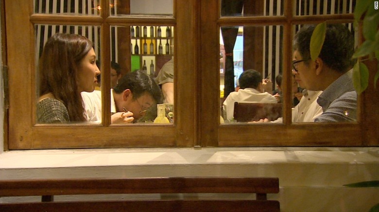 Rapper Suboi đưa chúng tôi đến những nơi lưu dấu ấn của một Sài Gòn xưa cũ, gồm một bữa ăn gia đình rất ngon ở Cục Gạch Quán.