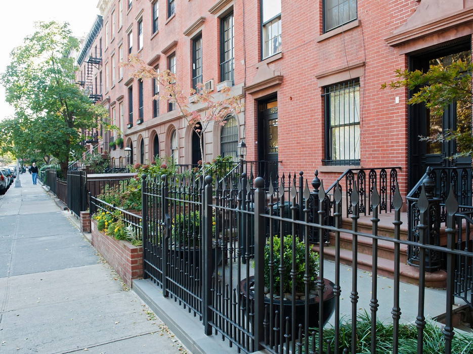 Không phá hoại nhà đi thuê: Năm ngoái, một người New York có tên Ari Temen cho David Carter thuê nhà vào cuối tuần để chuẩn bị cho đám cưới. Tuy nhiên, David đã không sử dụng nhà đúng mục đích mà còn phá phách với thiệt hại trị giá <abbr class=