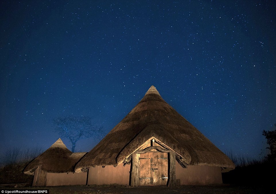 Từ thời thanh niên, anh nông dân Charles Cole  đã mơ ước sở hữu một nhà nghỉ sau khi xem một bộ phim tài liệu của BBC mang tên Living In The Past (Sống trong quá khứ) năm 1978.