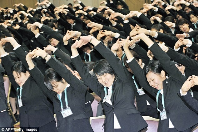 Nguoi Nhat Ban sap bi ep nghi phep hinh anh