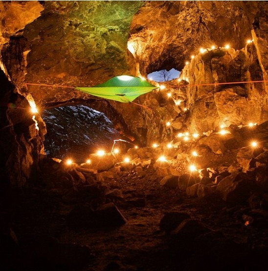 Hãng Eagles Nest Outfitters cho biết, để ngủ trên những chiếc lều võng, du khách phải mất vài tuần để tập.