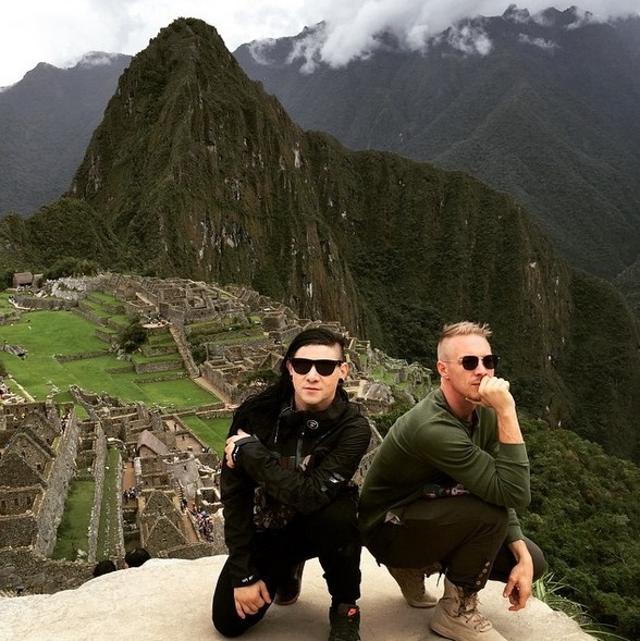 Hai chàng DJ đẳng cấp thế giới Skrillex và Diplo như lên cõi niết bàn khi đến Macchu Picchu, Peru.