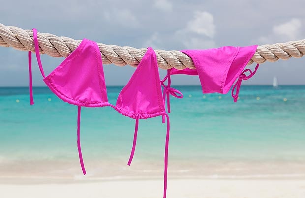 Để ngực trần tắm nắng ở Fiji.