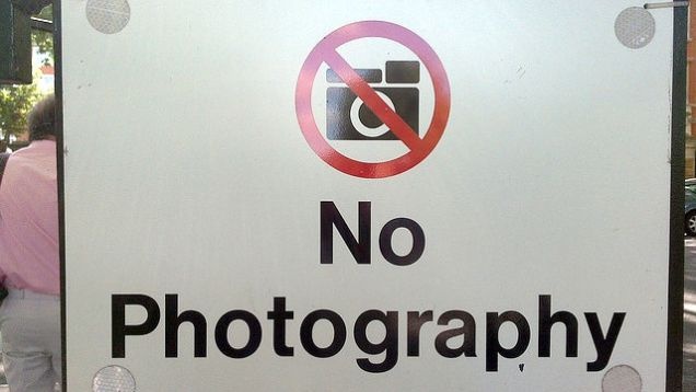 Chụp ảnh trước các tòa nhà chính phủ, cơ quan quân sự và các cung điện ở Saudi Arabia sẽ bị bắt giam.