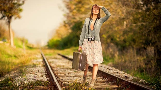 Hiểu rõ hơn về bản thân: Đi du lịch một mình là cách để bạn được là chính mình, đặc biệt sau những khó khăn trong cuộc sống, như chia tay người yêu, mất đi người thân, hay đơn giản là nghỉ ngơi sau những ngày làm việc căng thẳng. Khi chỉ dành thời gian cho riêng mình, bạn sẽ nhìn nhận về bản thân cũng như các vấn đề một cách rõ ràng nhất. Bởi vậy, đây là lúc bạn làm lành các vết thương lòng, tĩnh tại để có những quyết định sáng suốt cho thời gian tới.