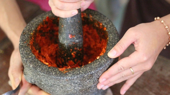 Cơ hội học hỏi những điều mới: Học những kỹ năng như tập nấu món ăn mới, học ngoại ngữ mới là những gì bạn có thể làm trên dường du lịch. Không ngừng học hỏi làm đầu óc chúng ta năng động hơn. Theo các nhà tâm lý học, điều này sẽ làm tăng chỉ số hạnh phúc, nhất là khi học những gì chúng ta thực sự thích thú.