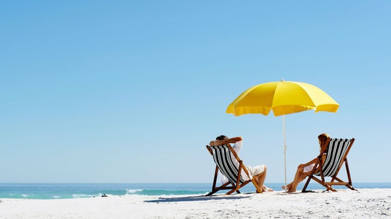 Bổ sung vitamin D: Khi mùa đông ảm đạm làm chúng ta trở nên trầm cảm, thì những chuyến đi đầy ánh nắng sẽ làm ta cảm thấy phấn khích hơn. Một chuyến đi biển tắm nắng sẽ tăng cường sức khỏe, bổ sung vitamin D cần thiết cho cơ thể.