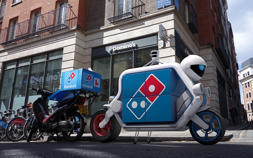 Thiếu nhân công trầm trong? Đừng lo, hãng pizza Domino ở Anh sẽ cho ra mắt loại xe giao hàng không người lái.