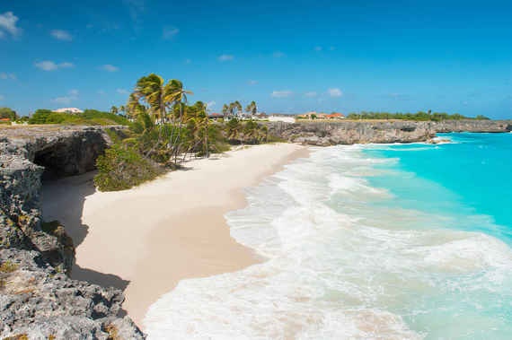 Bottom Bay, Barbados: Bãi biển quyến rũ của vùng biển Caribbe là món quà thiên nhiên ban tặng cho con người với bãi cát trắng muốt. Tuy nhiên, ở đây có những dòng chảy sâu rất nguy hiểm, du khách nên đến đây cắm trại, ngắm cá voi nhưng không nên bơi.